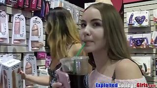 Тройничок учителя с няшными студентками с трахом дилдо и толстым страпоном