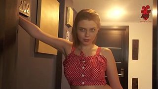 Мужик дал красивой горничной за щеку и вдул ей до камшота на титьки